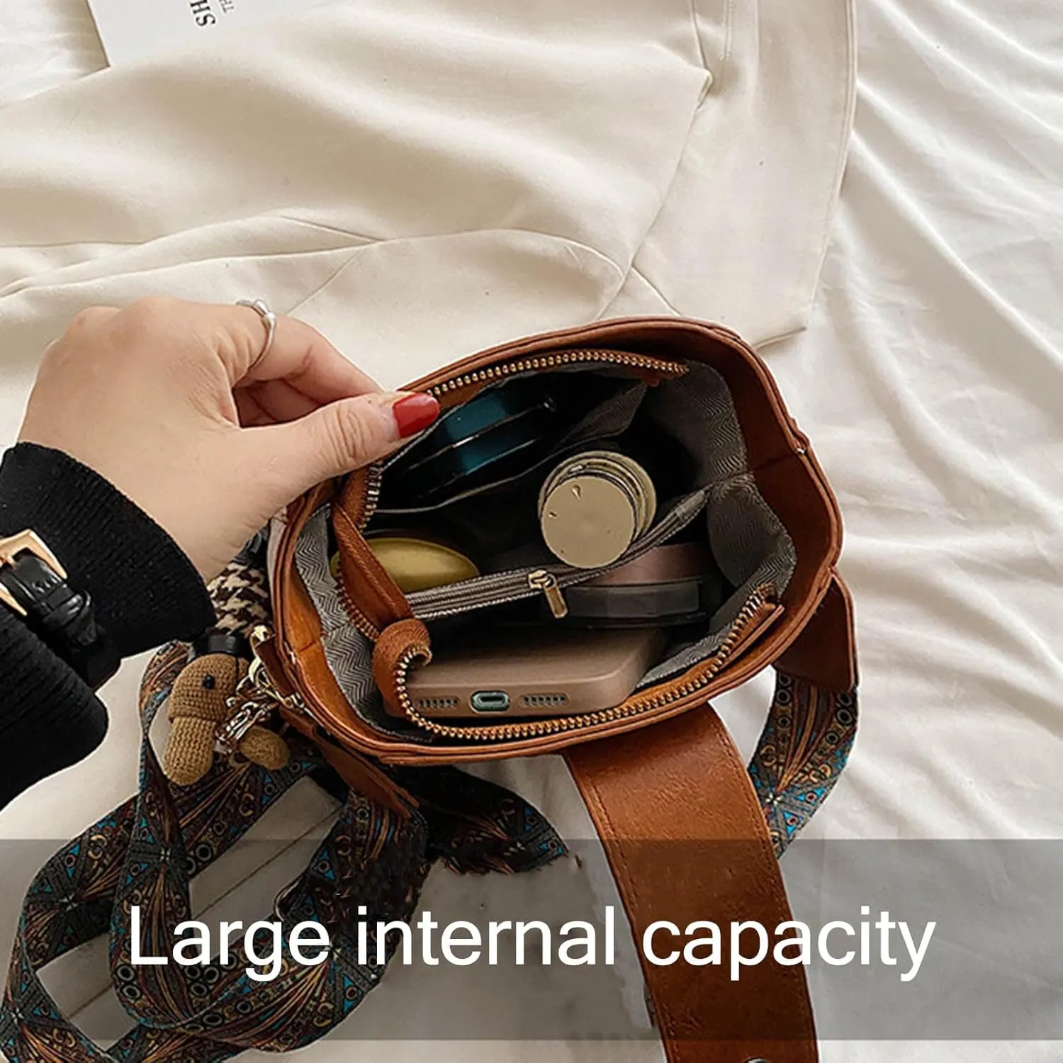 Bootara Bucket Bag, Vintage Fashionable Shoulder Crossbody Bag with Adjustable, Versatile Bucket Bag with Pendant