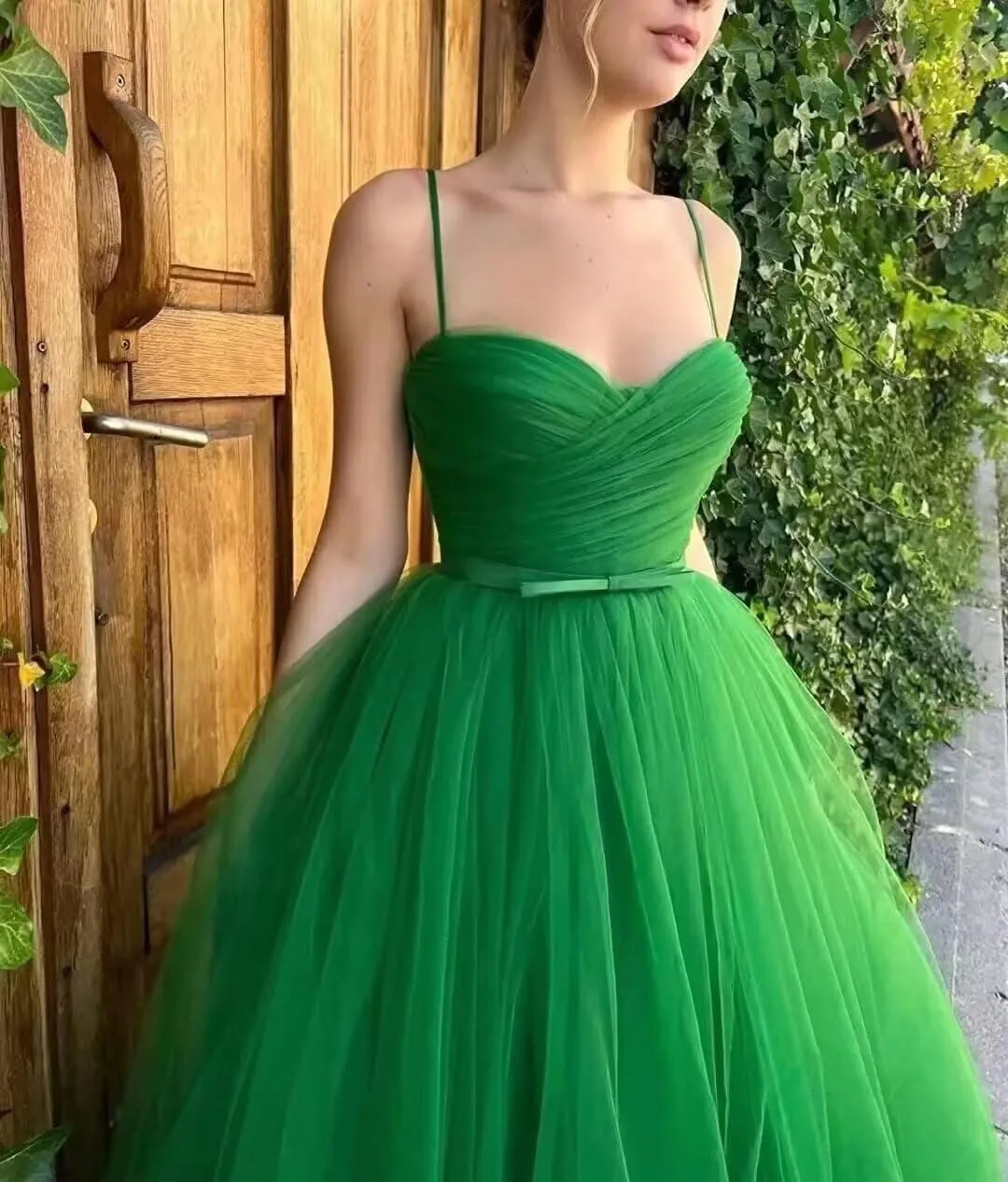 Off Shoulder Prom Dresses for Women Tea Length Tulle Ball Gown Backless A-Line Formal Evening Party Gowns