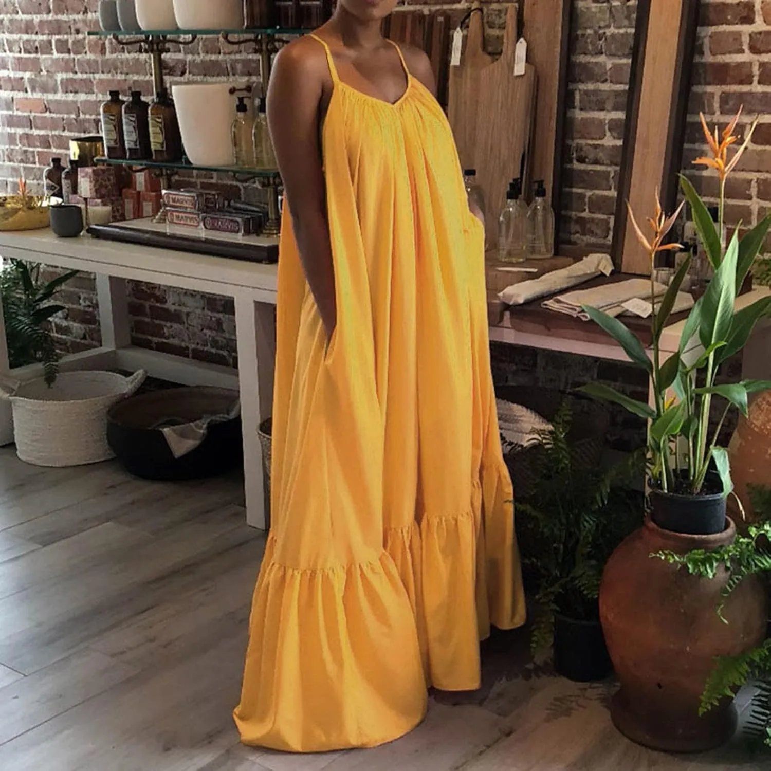 Spaghetti Strap Dresses for Women Plus Size Sleeveless Summer Casual Flowy Dress Ruffle Hem Swing Midi Sundress